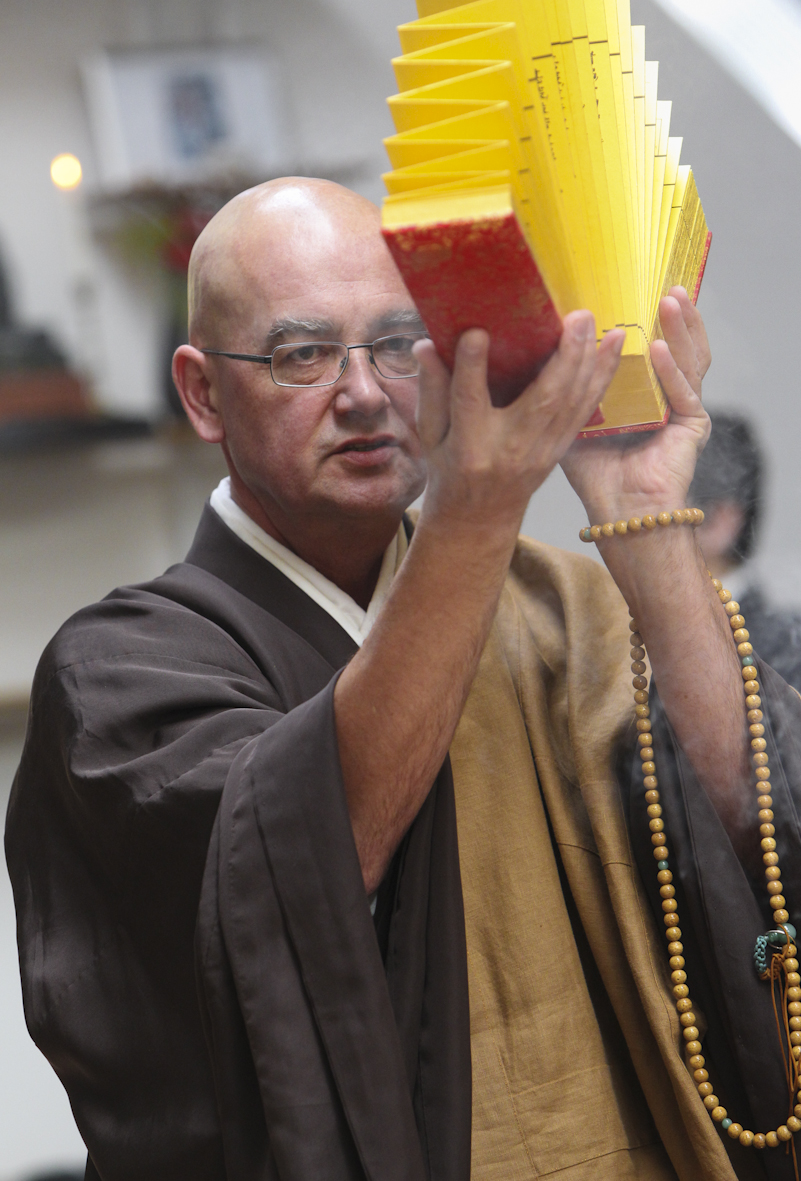 Olivier Wang Genh officiant